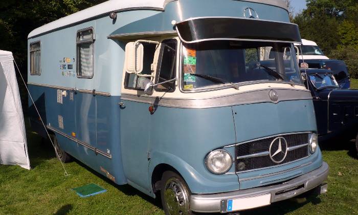 Puzzle CAMPING CAR MERCEDES