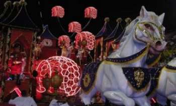 289 | RIO carrosse - Carnaval Rio : carrosse conduit par un cheval blanc...