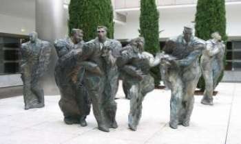 445 | Sculptures - La Défense - L'homme moderne du quartier moderne de LA DEFENSE, près de PARIS