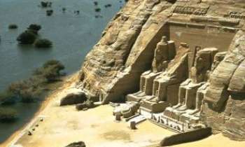 973 | Abou Simbel - Les deux temples d'Abou Simbel furent creusés dans la falaise de grès nubien sur les ordres de Ramsès II (1301-1235 av. J-C.). 