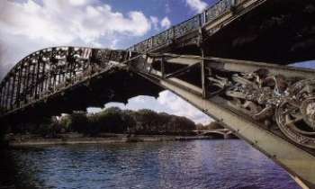 1384 | Pont d'Austerlitz - Le deuxième pont métallique de Paris, après la passerelle du Pont-des-Arts. Il servit de cadre au roman de Victor Hugo, Les Misérables.