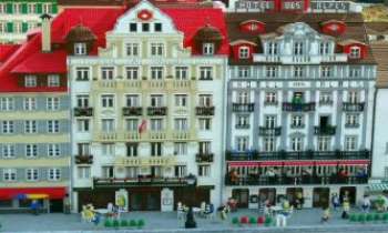 1674 | Le Monde du Lego - Les fous du Lego sont capables de tout ! La preuve...reproduire toute une rue et son hôtel. On ne compte pas les heures, ici.