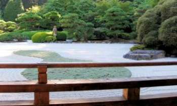 2644 | Calme et sérénité - Un jardin japonais, rien de tel pour une échappée mentale, où qu'il se trouve. Ici dans l'Orégon. L'Europe a les siens aussi. Plus qu'une mode, un art de vivre.