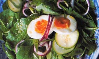 puzzle Salade printanière, Une salade de printemps, simple et délicieuse, pour savourer les jeunes pousses d'épinards frais. Agrémentée d'oeufs mollets, pour le plaisir des yeux tout autant que gustatif. 