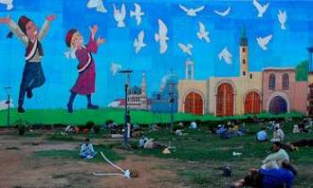 2815 | Damas - mural colombes - Un mural pour la paix, à Damas en Syrie. Un lieu de détente et d'espoir pour tous ceux qui la souhaitent, la paix, en ces lieux.