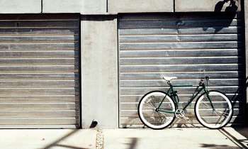 3480 | vélo devant le garage - 