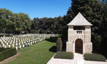5473 | Cimetière militaire - Le cimetière de Reviers-Bény-sur-Mer est un cimetière militaire Canadien datant de la 
 seconde guerre mondiale.