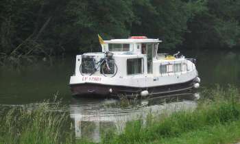 11021 | Les vacances - Croisière sur le canal du Nivernais (Yonne)