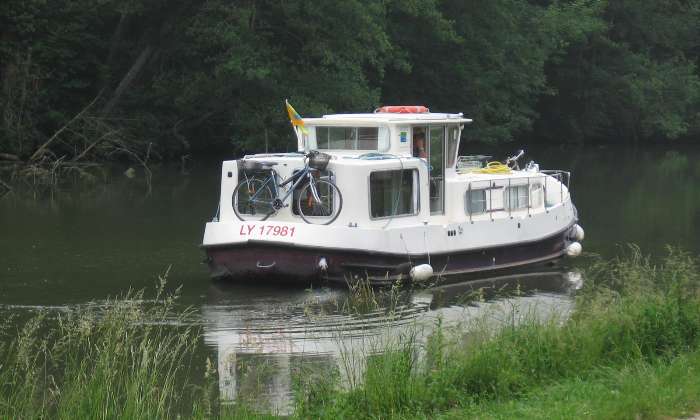 puzzle Les vacances, Croisière sur le canal du Nivernais (Yonne)