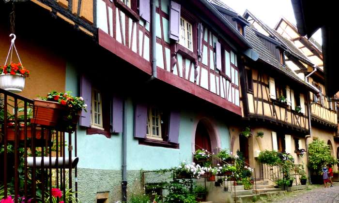 puzzle façades alsaciennes, du charmant village d'Eguisheim 68078