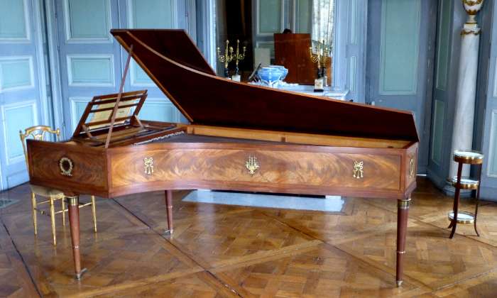 puzzle piano-forte, dans la salle de musique du château de Valençay 36228