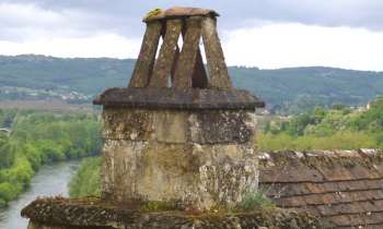 6702 | cheminée typique - cheminée typique à Beynac-Cazénac 24040