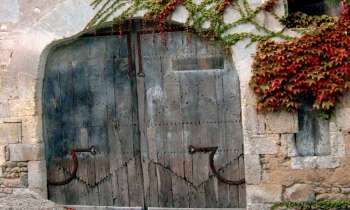 6743 | porte cochère - vénérable porte cochère à Montmoreau-St-Cybard 16230
