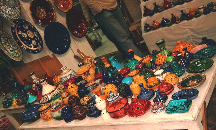 puzzle poteries, poteries dans le souk d'Agadir (Maroc)