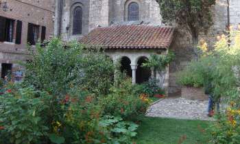 10950 | Patio - Patio d'un cloître