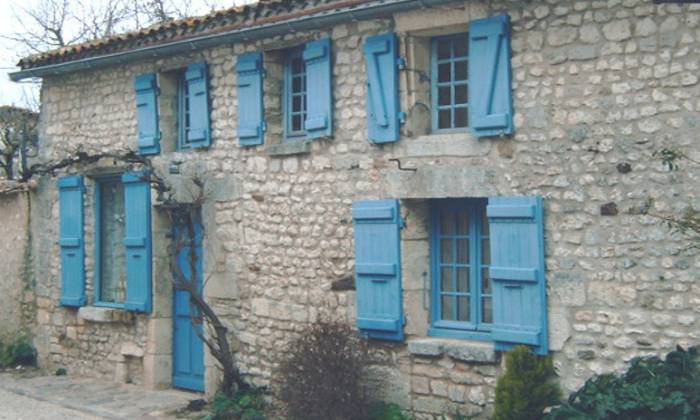 puzzle façade aux volets bleus, dans Talmont-sur-Gironde 17437