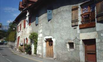 7356 | façades pittoresques - façades d'une rue dans Menrhon-St-Bernard 74176
