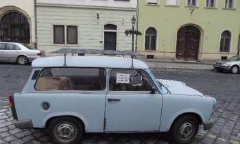 10814 | Trabant - Trabant dans les rues de Budapest