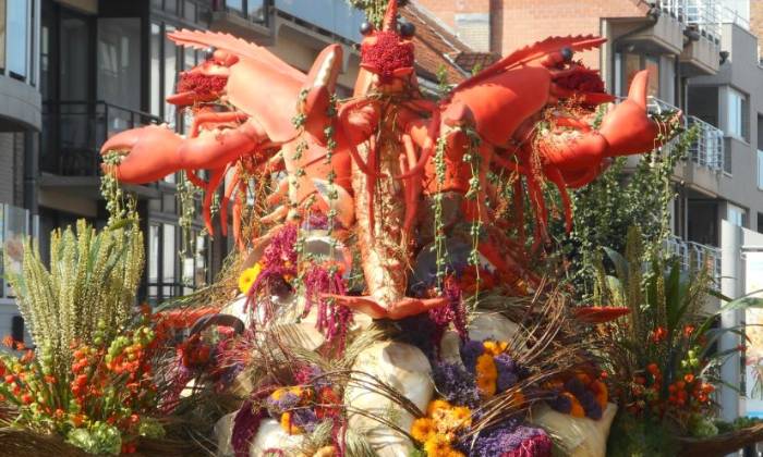 puzzle la fête du homard à Coxyde, A Coxyde, en Belgique, la fête du homard se voit aussi dans les rues