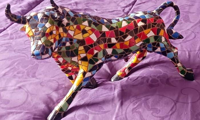 puzzle taureau en mosaïque, un taureau tout en mosaïques