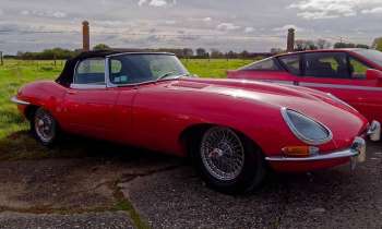 8307 | Jaguar type E - Enzo Ferrari qui s'y connaissait un petit peu en matière de belle voiture a déclaré un jour, à propos de la Jaguar E, que c'était la plus belle de toutes les voitures ! et comment ne pas lui donner raison ?