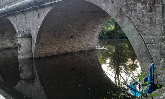 puzzle partie de pêche, agréable partie de pêche près d'un pont