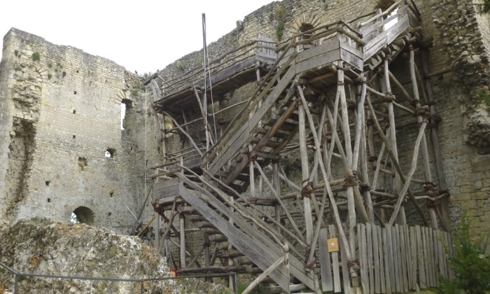 puzzle chantier médiéval, reconstitution d'un chantier médiéval au château de Langeais 37123