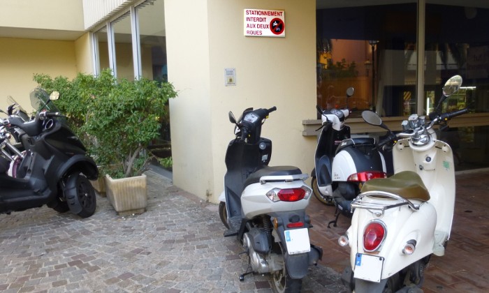 puzzle interdit, interdit aux deux-roues, dans Le-Lavandou 83070