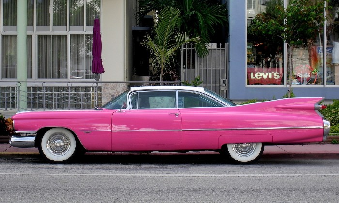 puzzle Cadillac coupé 1959, Cadillac dans un superbe "rose barbie"