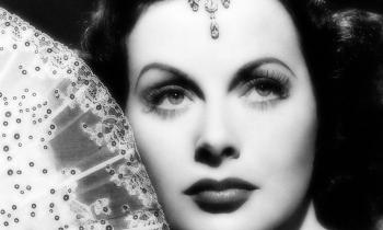 10984 | Hedy Lamar - On a dit d'elle qu'elle était, en son temps, la plus belle actrice d'Hollywood, et ce qui ne gâte rien une femme remarquablement douée pour la physique et les mathématiques !