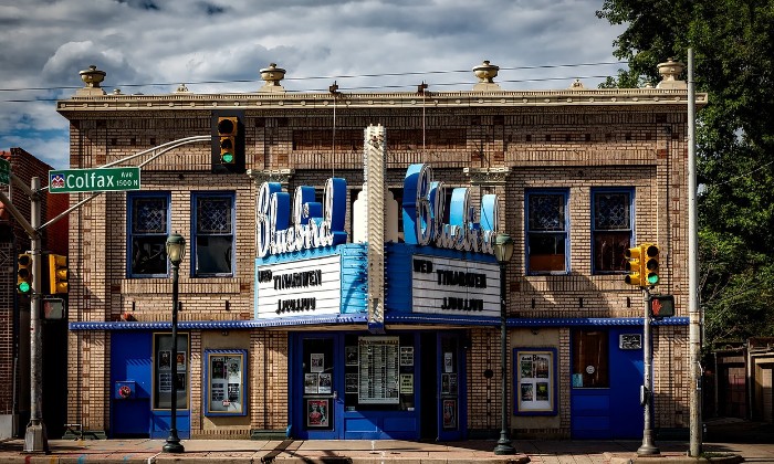 puzzle Un cinéma américain, un cinéma dans la ville de Denver