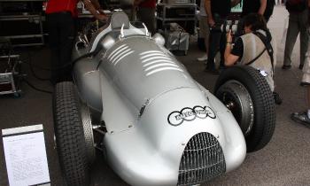 10121 | Voiture de course années 30 - Voiture de course Auto Union Type D 1938/39 moteur V12 Vitesse maximum 330 klm/h .....bref pour l'époque "un monstre" dangereuse à conduire et à maîtriser