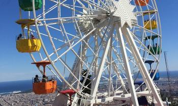 10370 | Parc du  Tibidabo à Barcelone - Parc d'attractions très ancien situé sur la colline du Tibidabo qui domine la ville de Barcelone