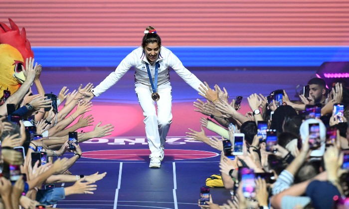 puzzle Jeux Olympique le club France, La judoka Shirine Boukly fête sa médaille au club France