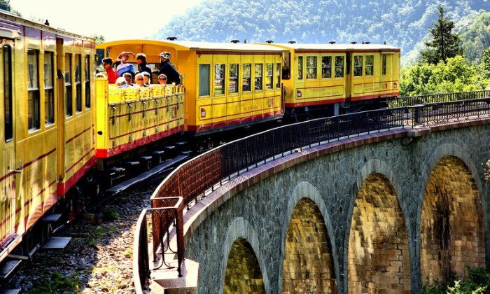 puzzle Le Train Jaune, Le petit Train Jaune qui sillonne les contreforts des Pyrénées catalanes