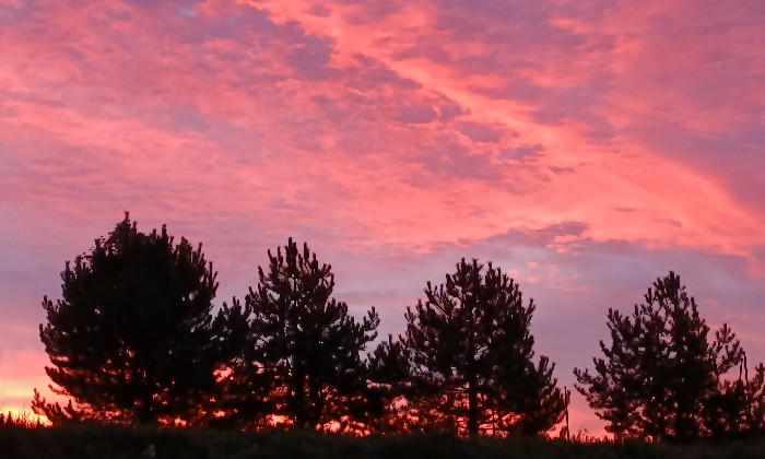 puzzle le soleil se lève, magie de couleurs, quand le soleil se lève sur l'agglo de Châlons en Champagne ce dimanche 6 octobre 2024, vision éphémère, il faut être là au bon moment